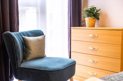 Stylish 2bed Apartment-city Centre - Free Parking.
