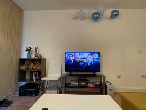 Executive Spacious 1 Bed Apartment With Workspace & Free Parking