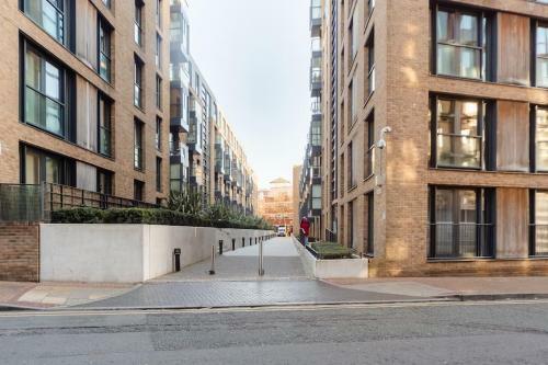 Executive Spacious 1 Bed Apartment With Workspace & Free Parking