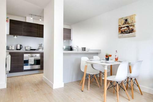 Canal View Luxury Apartment Business Free Parking