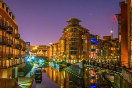 Canal View Luxury Apartment Business Free Parking