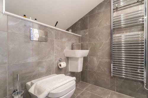 Chic 2 Bed 2 Bath Apartment In A Modern Development