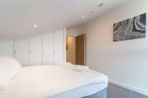 Chic 2 Bed 2 Bath Apartment In A Modern Development