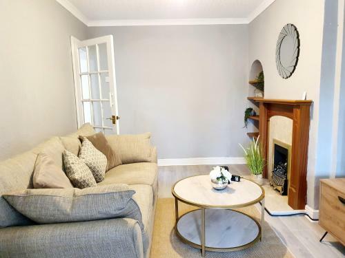 Spacious Birmingham 4 Bed House With Parking And Wifi