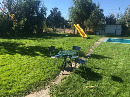 Casa De Campo Con Piscina Privada, Jardines Y Juegos