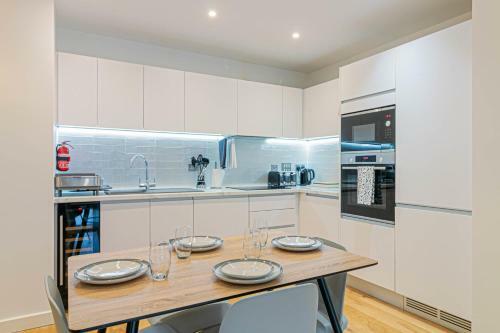 Stunning Contemporary Apartment In Central Birmingham