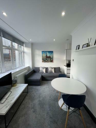 Luxury Apartment 3 Minute Walk From New St Station