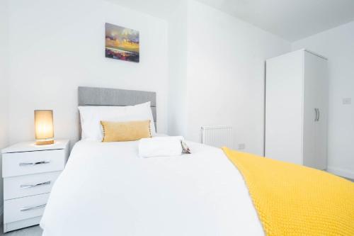 Cosy-abstract Top Floor Apartment - City Centre ?