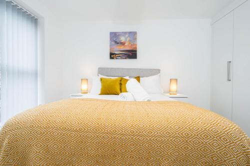 Cosy-abstract Top Floor Apartment - City Centre ?