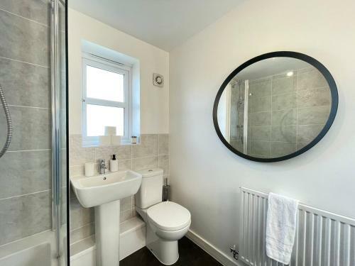 Lovely 2 Bedroom Apartment With Free Parking