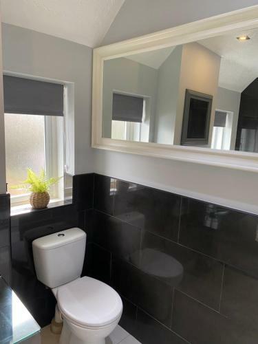 Large Home, Close To Bhx, Nec, Jlr, 4 Double Beds!