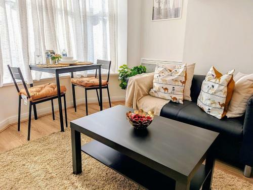 Cozy Luxury 1 Bedroom Apartment With Parking