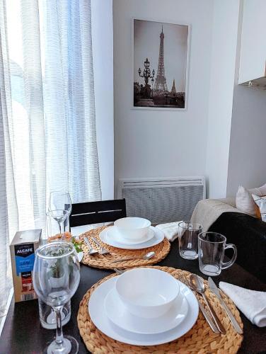 Cozy Luxury 1 Bedroom Apartment With Parking