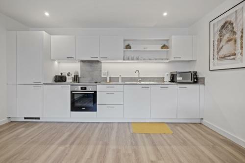 Central Birmingham 2 Bed Apartment With Balcony
