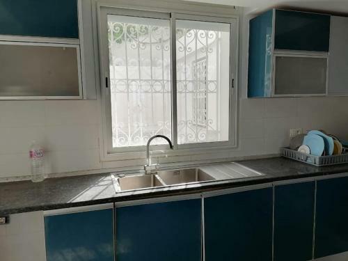 Villa S+5 Pied Dans L'eau Plage Ezzahra 22993892