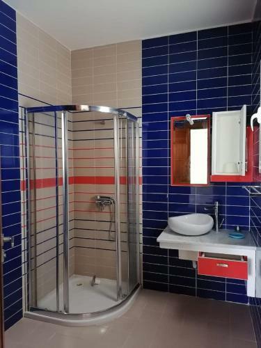 Villa S+5 Pied Dans L'eau Plage Ezzahra 22993892
