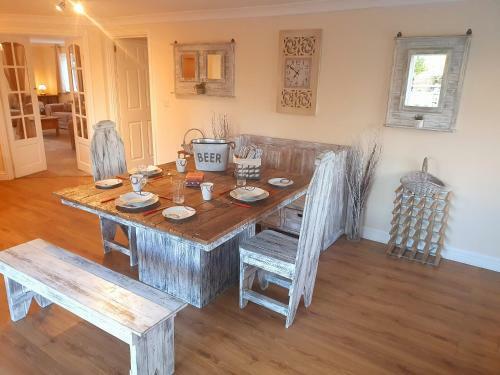 Sherwood Bungalow 3 Bedroom Entire Property