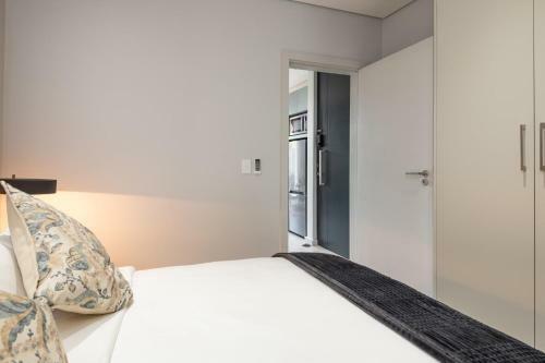 2six2 Florida Road Luxury Apartment