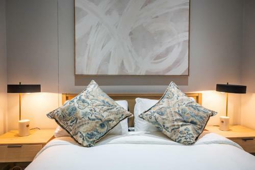 2six2 Florida Road Luxury Apartment