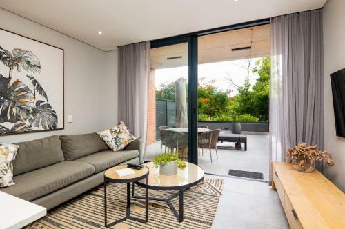 2six2 Florida Road Luxury Apartment