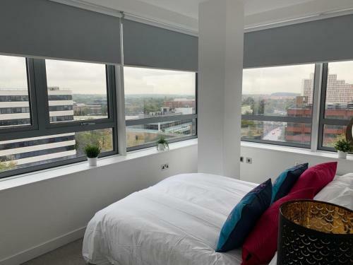 Bracknell Stunning 2 Bedroom And 2 Bathroom Apartment