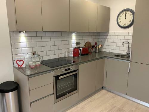 Bracknell Stunning 2 Bedroom And 2 Bathroom Apartment