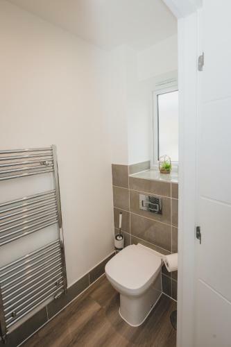 The Bracknell House Modern And Outstanding 3 Bedroom