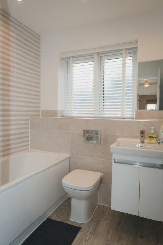 The Bracknell House Modern And Outstanding 3 Bedroom