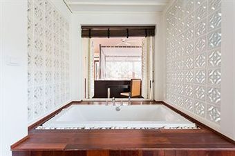 Amatapura Beachfront Villa 12
