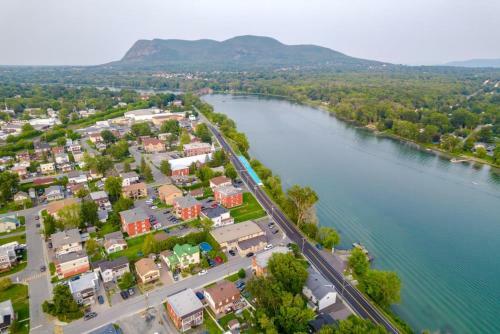 Apartamento Nice River & Mountain View+4 Beds+free Parking
