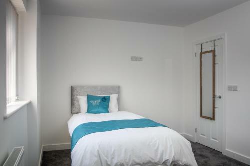 Fantastic Large House With Private Parking