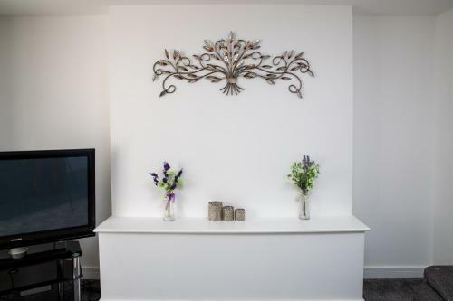 Fantastic Large House With Private Parking