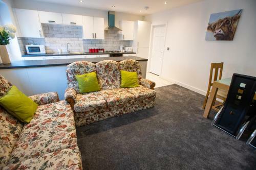 Fantastic Large House With Private Parking