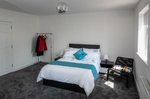 Fantastic Large House With Private Parking