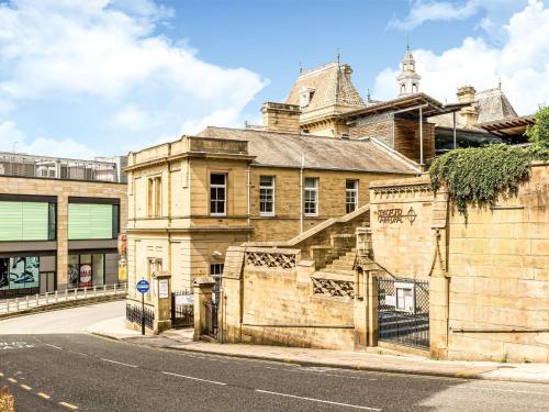 Appealing Studio In Bradford Near Forster Square Retail Park