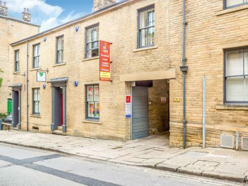 Appealing Studio In Bradford Near Forster Square Retail Park
