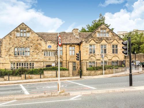 Appealing Studio In Bradford Near Forster Square Retail Park