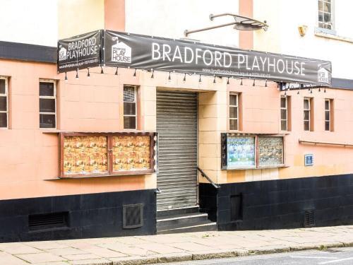Appealing Studio In Bradford Near Forster Square Retail Park