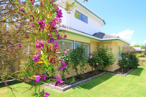 Aristaair- Central City Townhouse