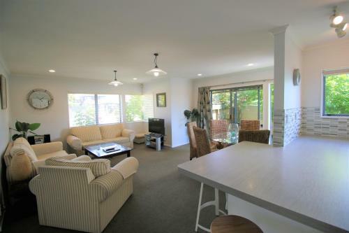 Aristaair- Central City Townhouse