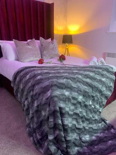 Sapphire Suite By Emerald Apartments