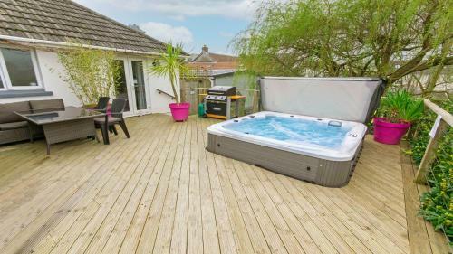 Hillis Braunton Sleeps 8 With Hot Tub Option
