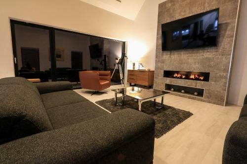 Black Barn Skye - Contemporary 3 Bed / 4 Bath Home