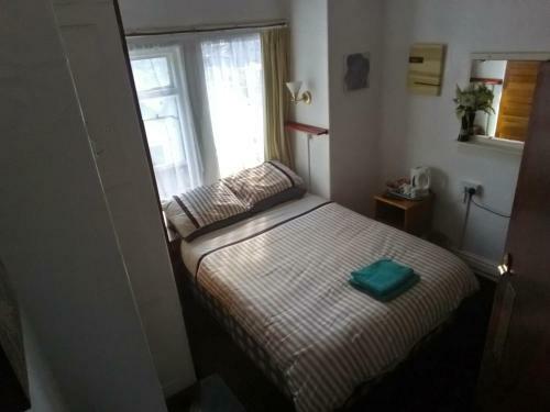 Myroomz Golden Strand Hotel