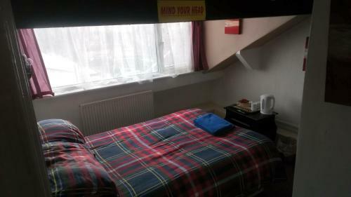 Myroomz Golden Strand Hotel