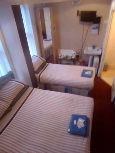 Myroomz Golden Strand Hotel