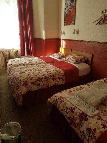Hostal The Halifax Hotel