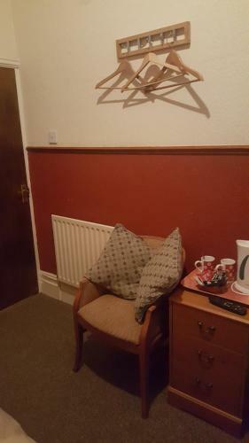 Hostal The Halifax Hotel