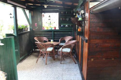 Frenk Cottage 5 Km From The Airport