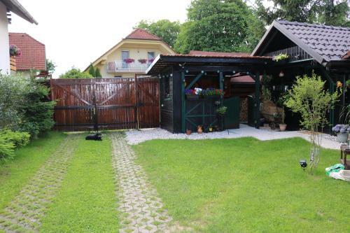 Frenk Cottage 5 Km From The Airport